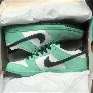 Nike SB Dunk Low Sea Crystal